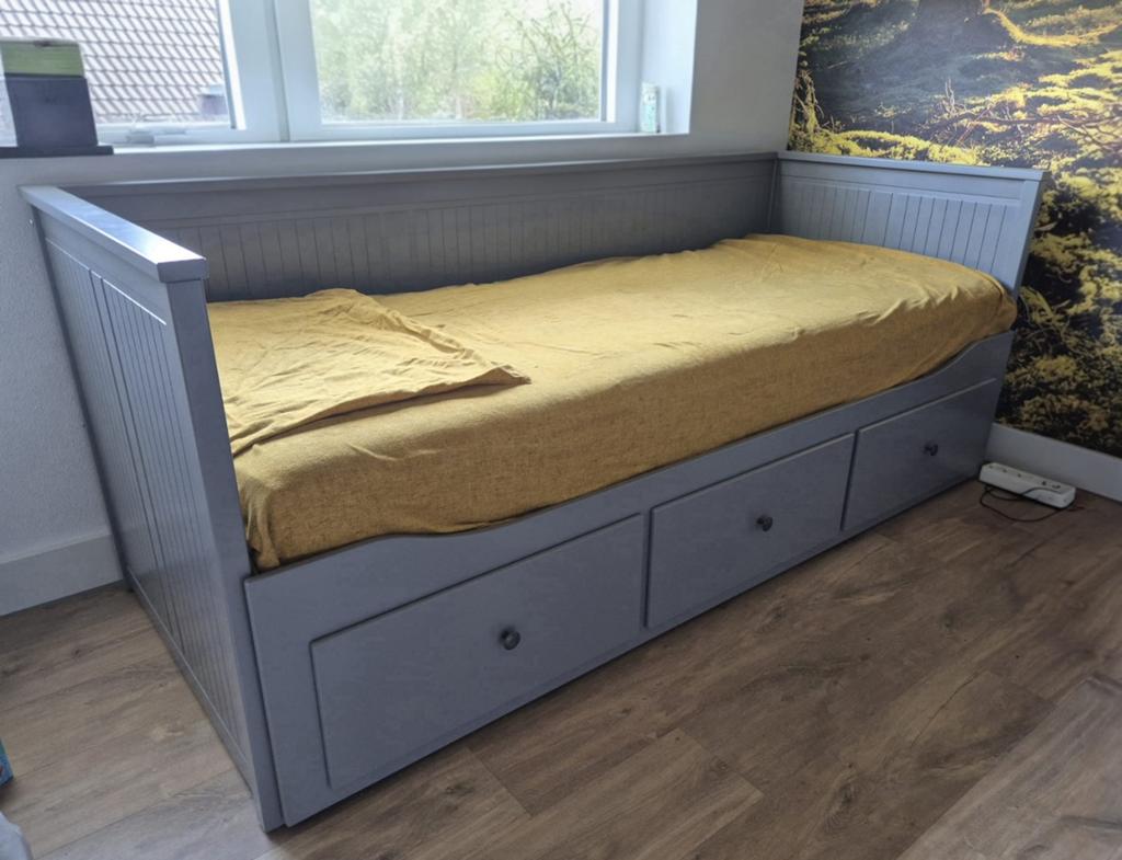 IKEA HEMNES Bedbank Grijs met 3 Lades en 2 Matrassen, Ophalen, Wit, Tweepersoons, Zo goed als nieuw