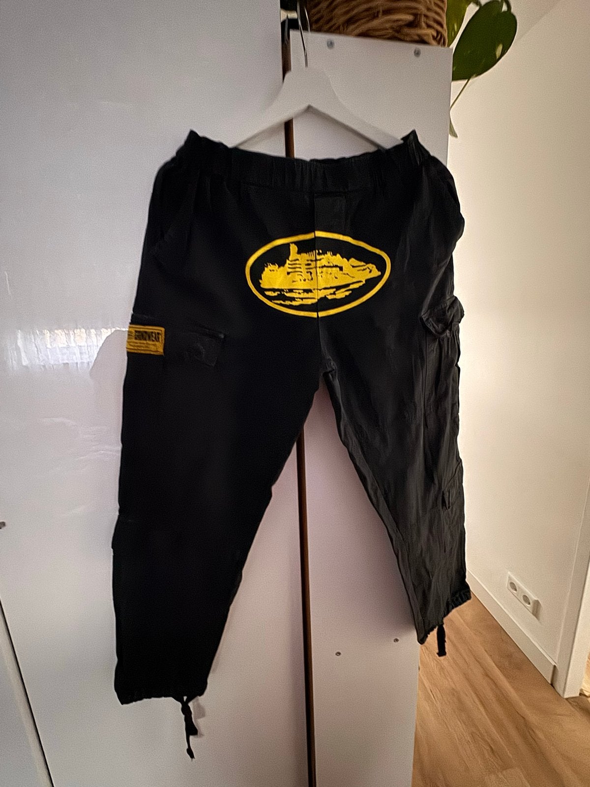 Corteiz Rules The World Cargo Broek Zwart Maat M, Kleding | Heren, Broeken en Pantalons, Ophalen of Verzenden, Zo goed als nieuw