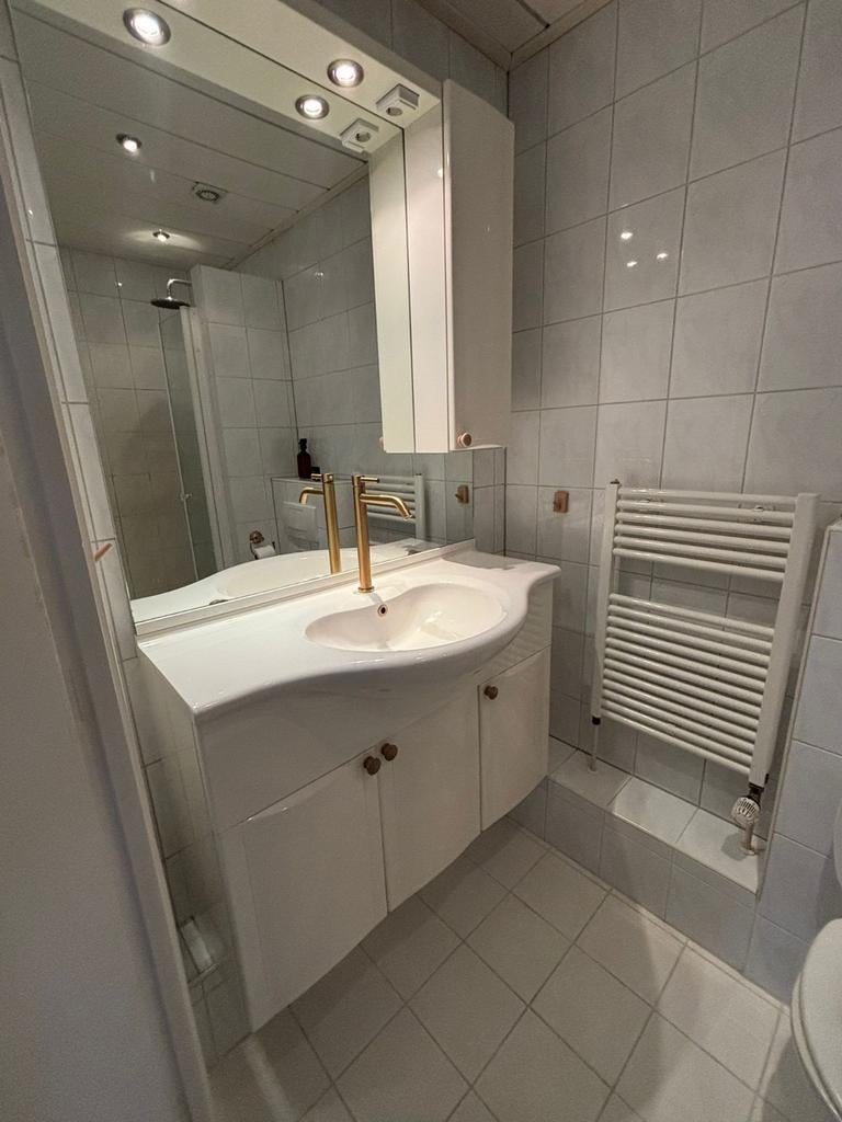 Gratis Wastafelmeubel met spiegelkast, Huis en Inrichting, Badkamer | Badkamermeubels, Ophalen, 100 tot 150 cm, 100 tot 150 cm