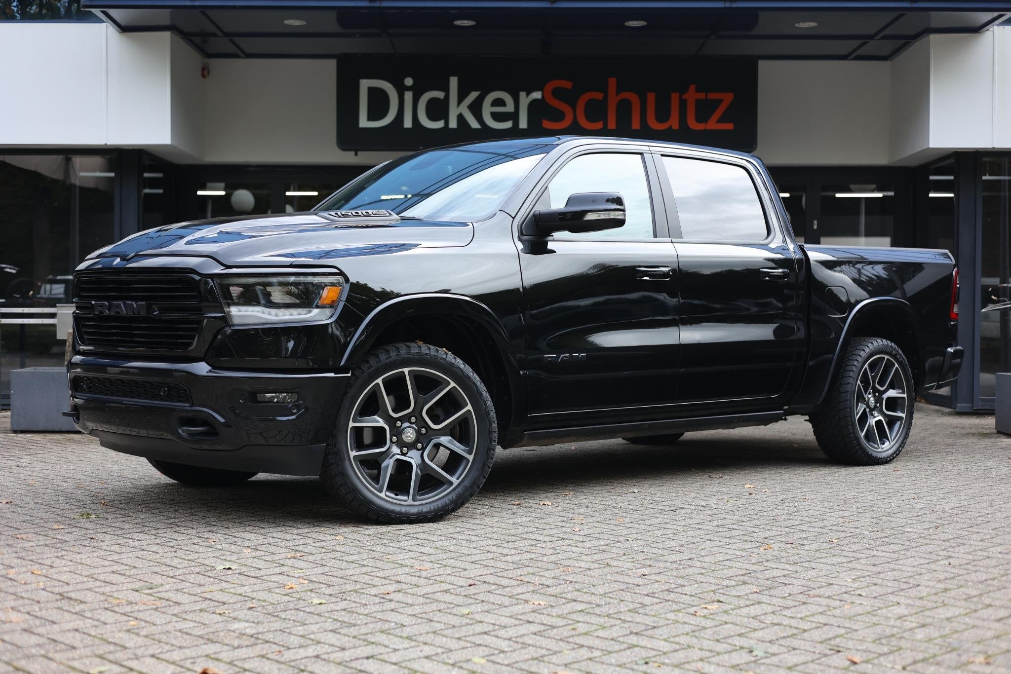 Dodge Ram 1500 5.7 V8 Laramie Night Pano | Trekhaak | LPG |, Auto's, Automaat, Gebruikt, 5654 cc, Zwart