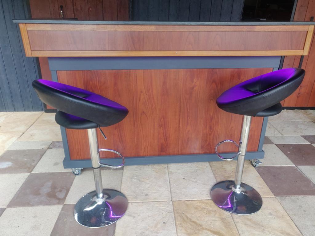Mobiele bar met LED verlichting en barstoelen, Ophalen, Nieuw, Inclusief barstoelen