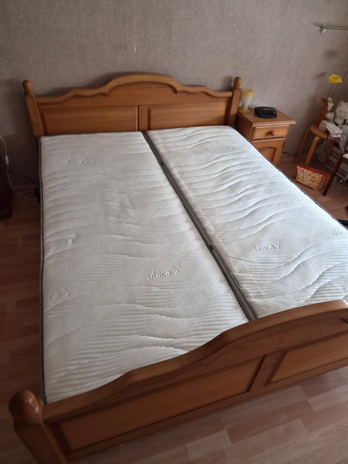 Massief eiken tweepersoonsbed met elect.verst.bodems, Ophalen, Bruin, Tweepersoons, 200 cm