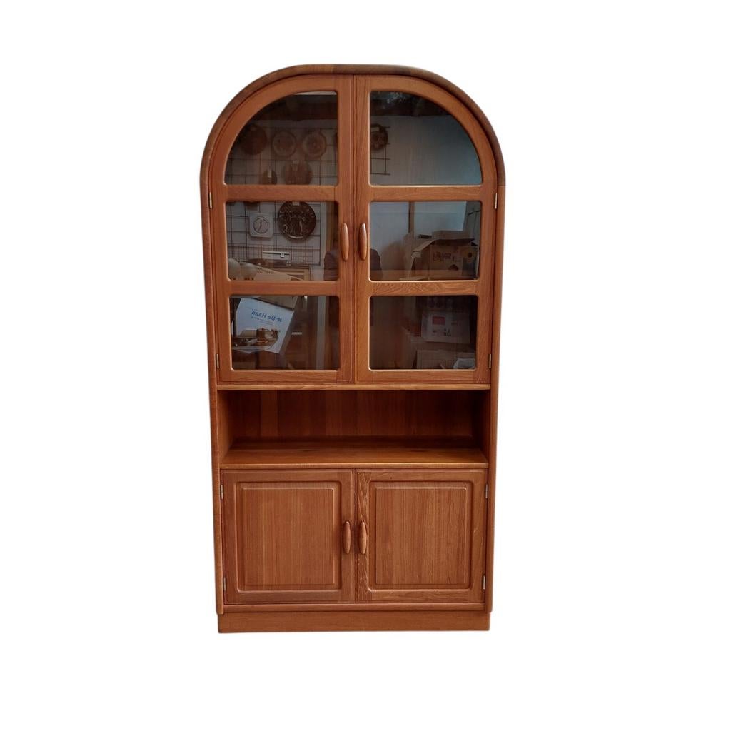 Vintage teakhouten Dyrlund boogkast met vitrine, Huis en Inrichting, Kasten | Vitrinekasten, Gebruikt, 150 tot 200 cm, 100 tot 150 cm