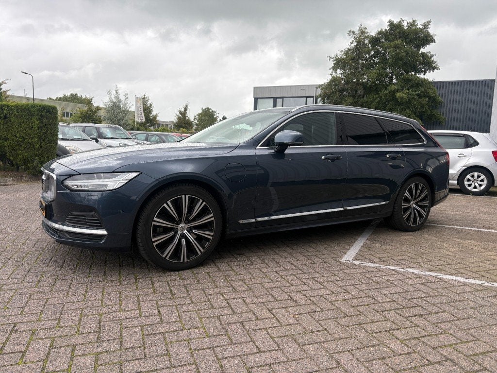 Volvo V90 2.0 T6 Recharge AWD Inscription Pano. I 360 cam I, Auto's, Automaat, 4 cilinders, Blauw, Plug-in hybride