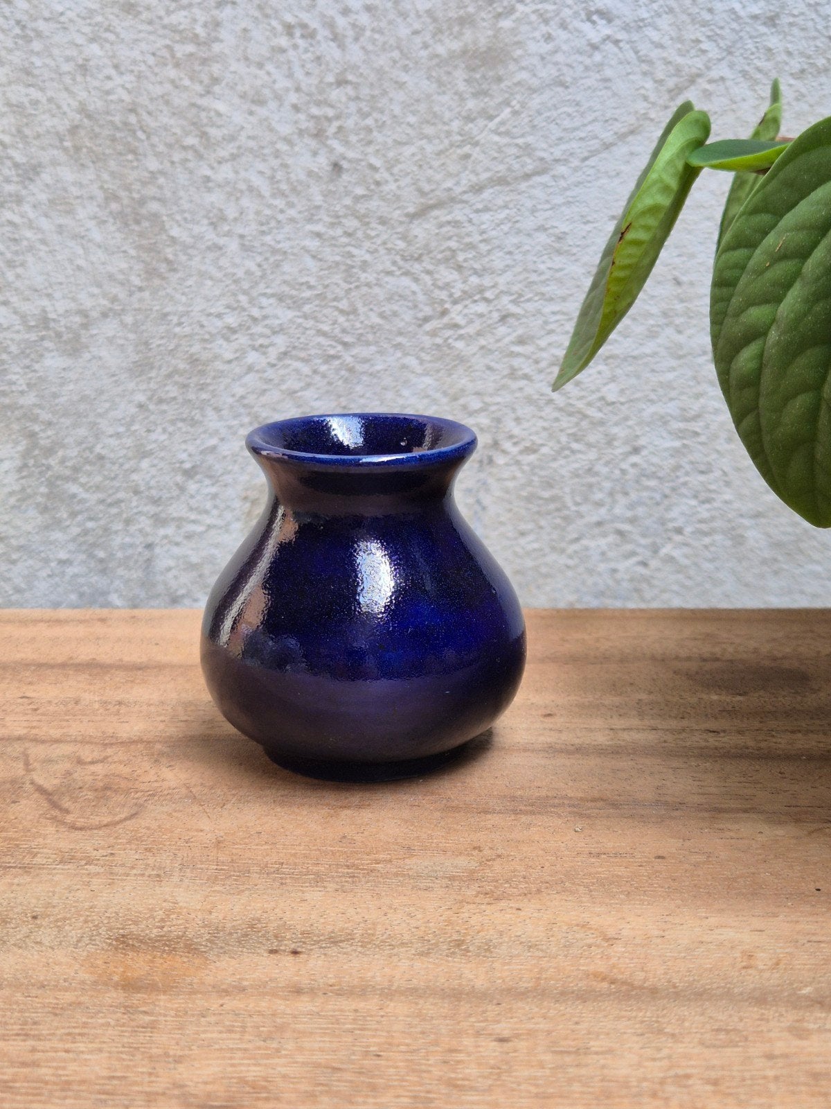 Maria Hobbel Keramist Klein Blauw bolvaasje., Ophalen of Verzenden