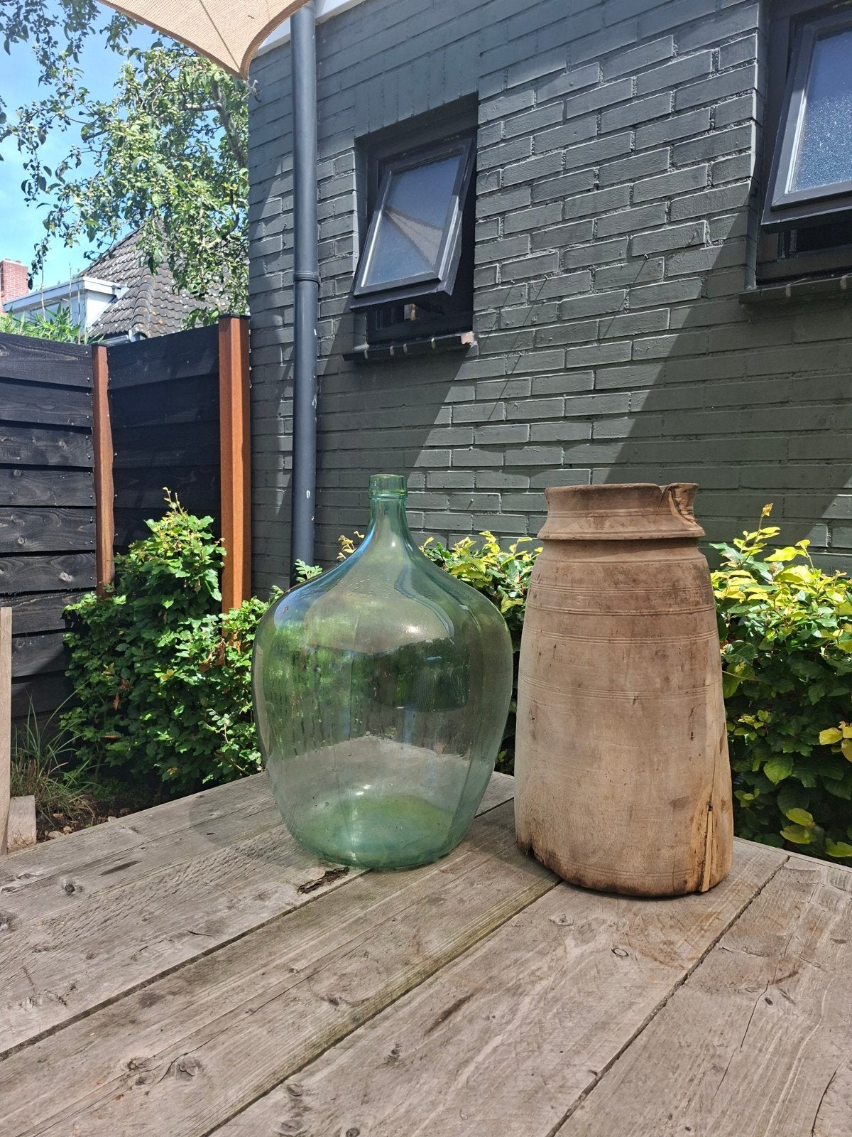 Oude verweerde pot en glazen fles, Antiek en Kunst, Ophalen of Verzenden