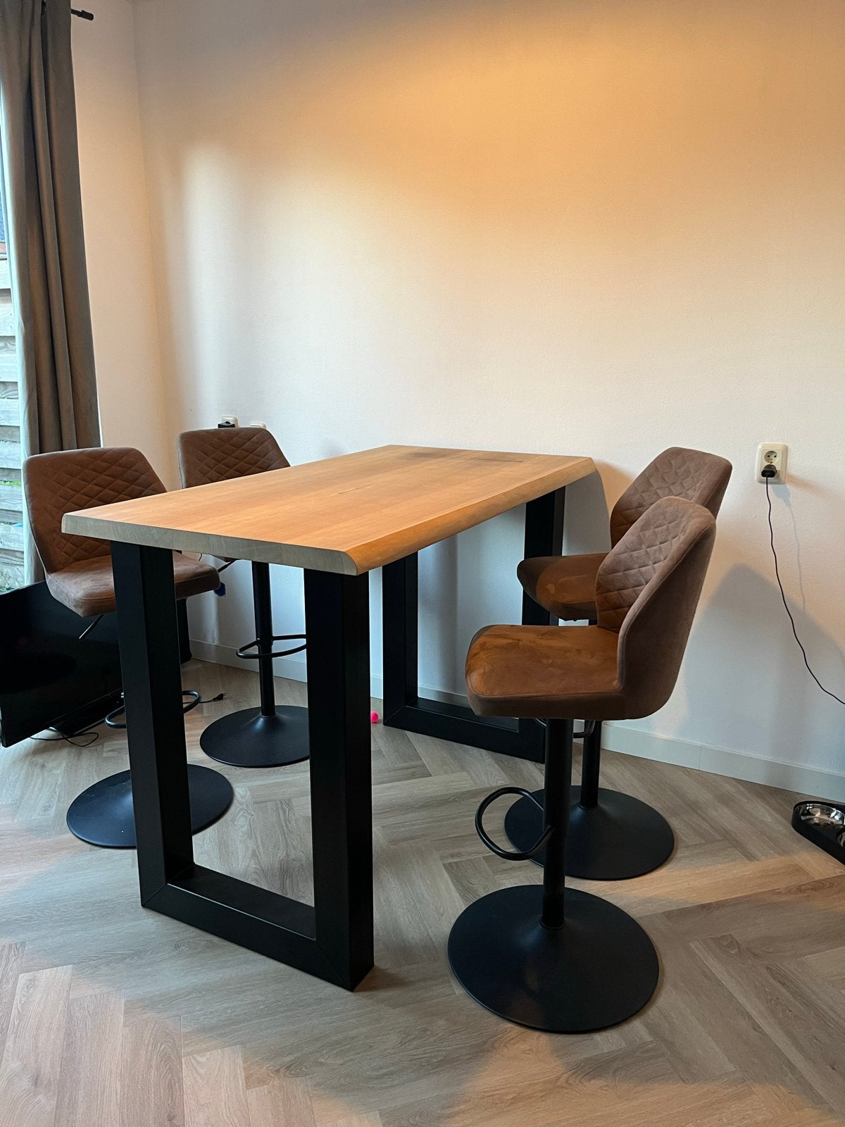 Massief houten bartafel met metalen onderstel, Ophalen, 100 tot 150 cm, 50 tot 100 cm, Zo goed als nieuw