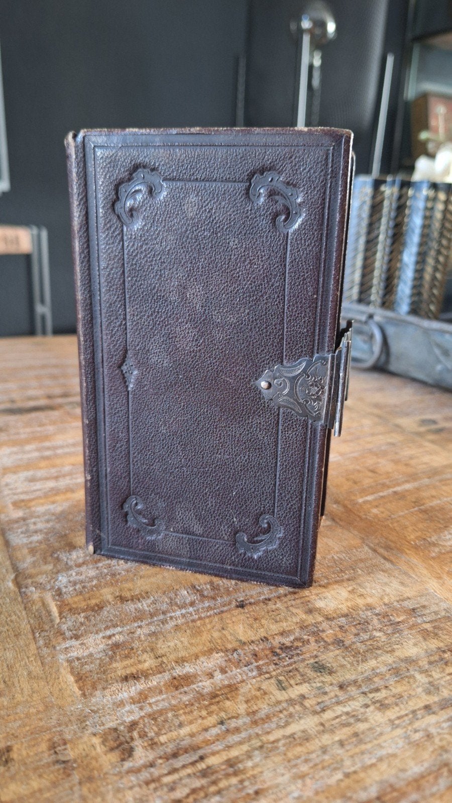 antieke Nederlandse kerkboekje uit 1858, Verzenden