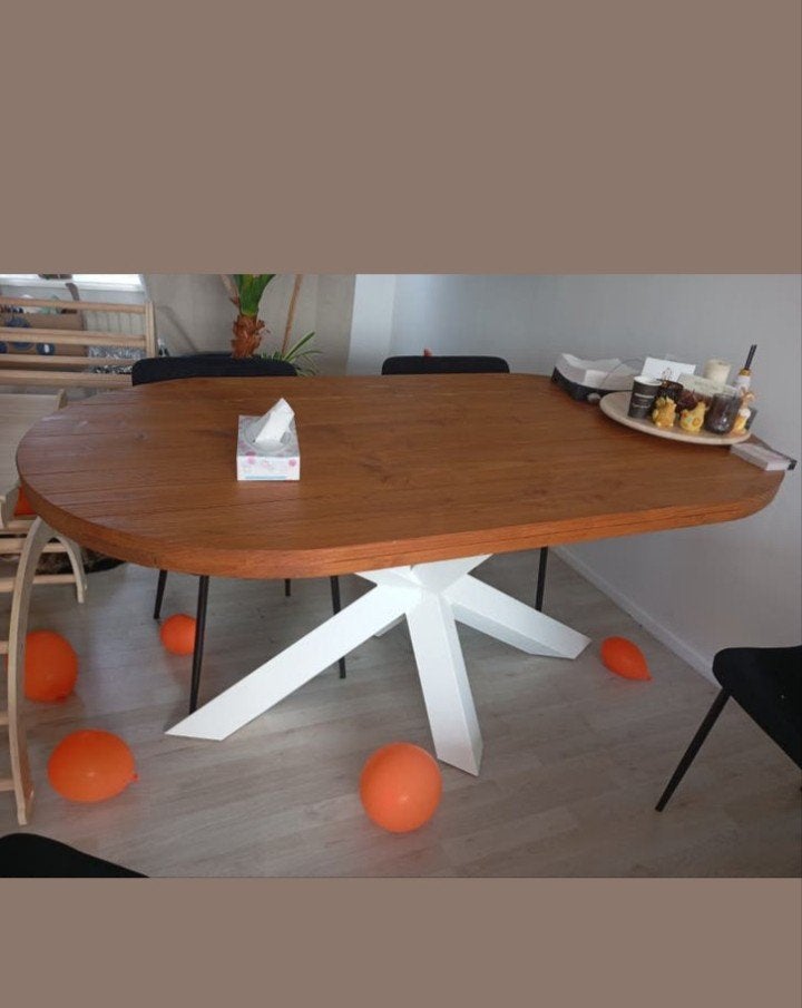 Ovale eettafel met wit onderstel, Huis en Inrichting, Tafels | Eettafels, 100 tot 150 cm, Modern, Scandinavisch, Zo goed als nieuw