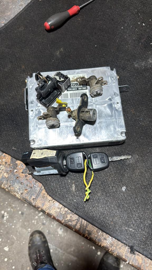 Toyota Celica T23 - 1ZZ-FE ECU + (contact)sloten & sleutels, Ophalen, Toyota