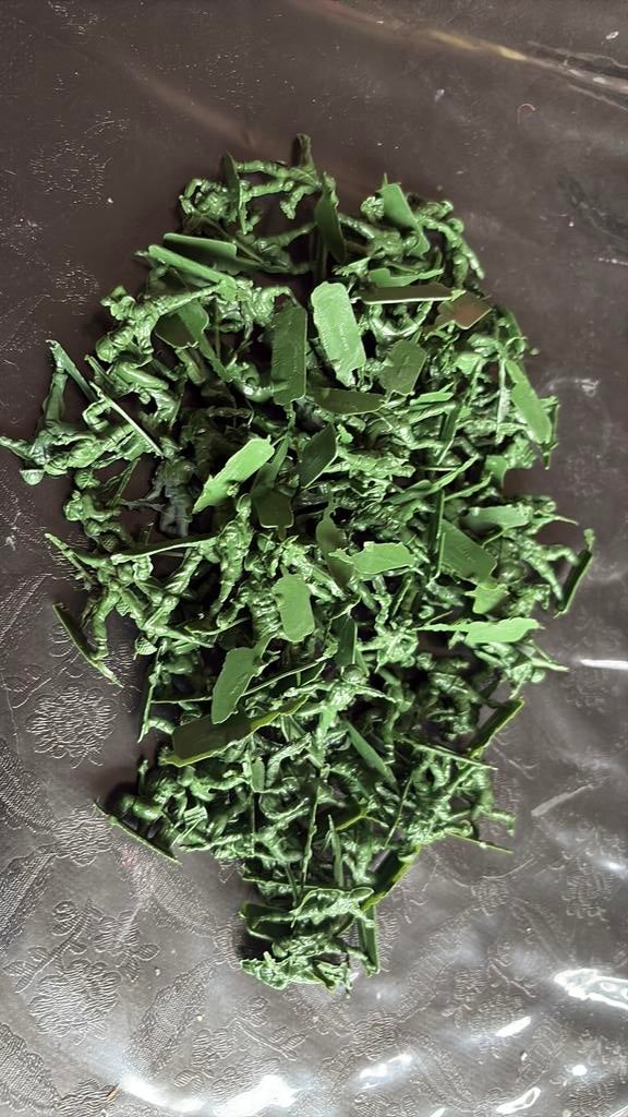 108 groene kleine soldaatjes Hong Kong, Ophalen of Verzenden, Zo goed als nieuw
