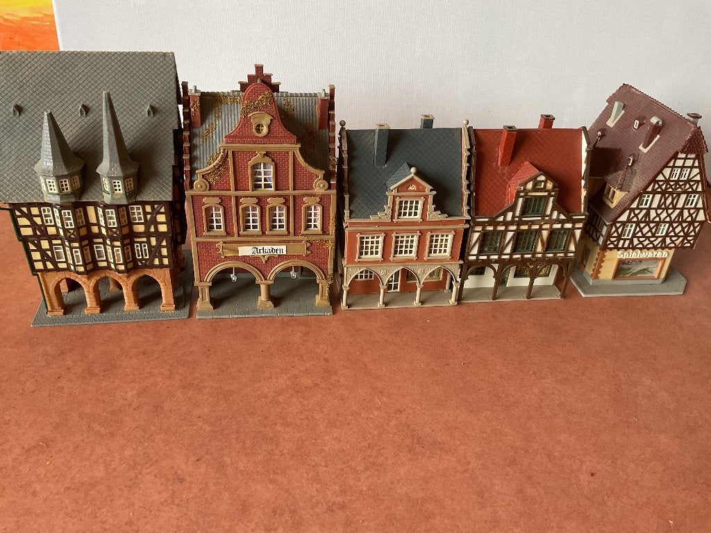 HO stadshuisrij, Hobby en Vrije tijd, Wisselstroom, Gebruikt, Brug, Tunnel of Gebouw, Ophalen