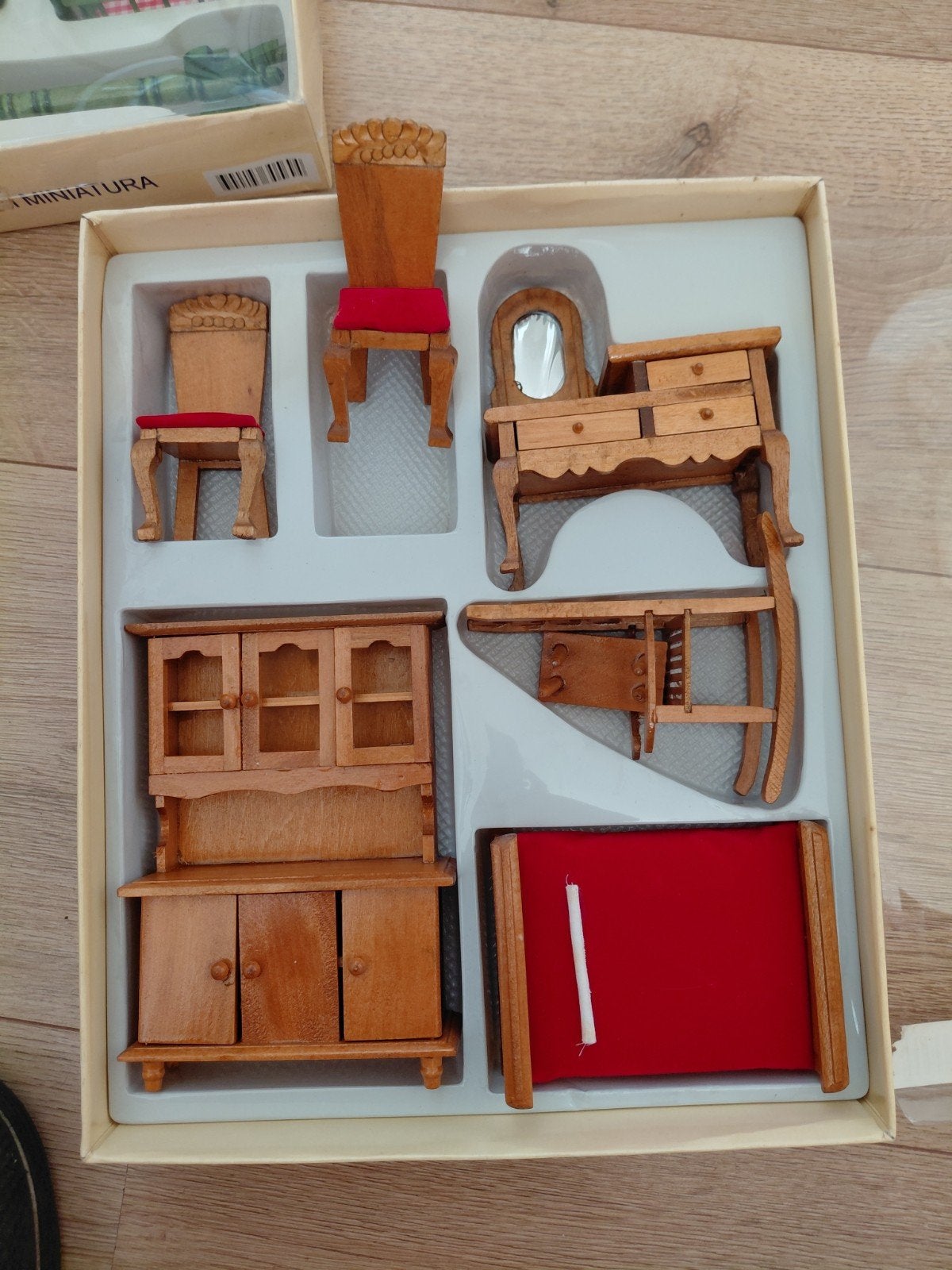 Houten poppenhuis meubelen - Nieuw in doos, Verzamelen, Poppenhuizen en Toebehoren, Ophalen of Verzenden