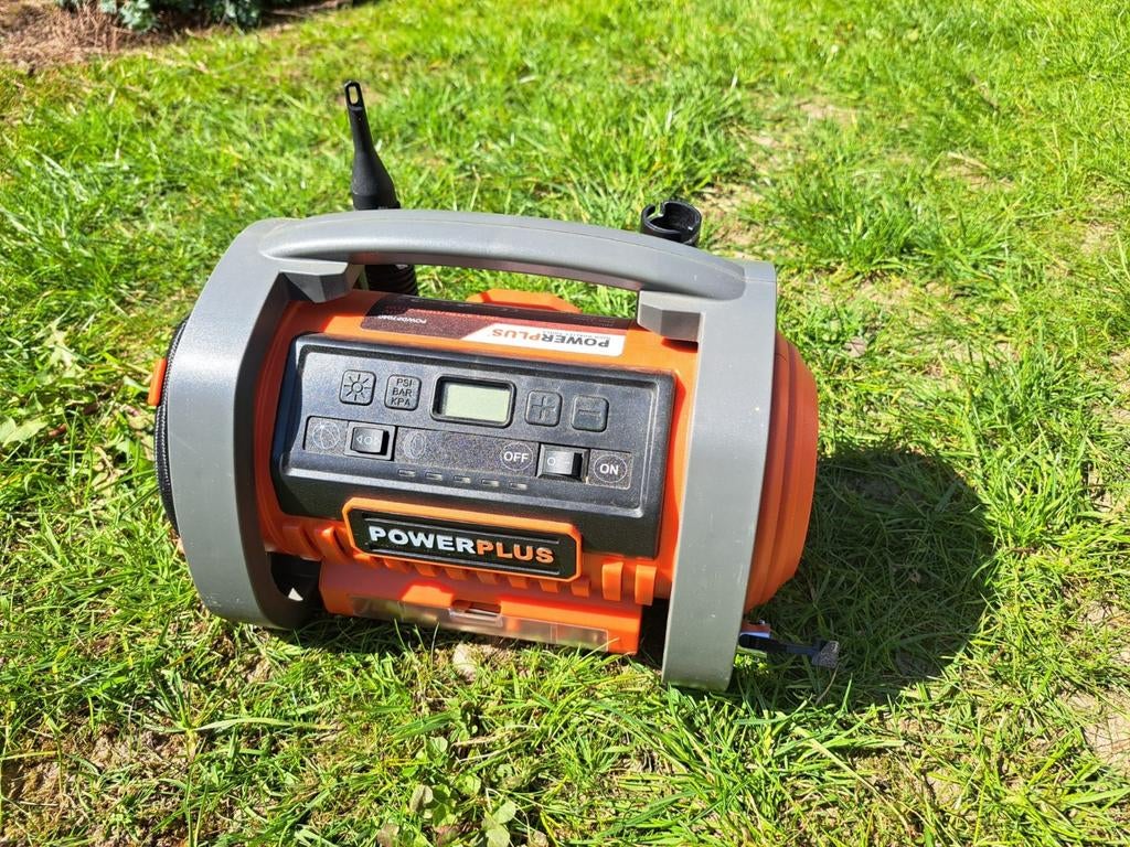 Powerplus DualPower compressor z.g.a.n. + accessoires, Ophalen, 6 tot 10 bar, Zo goed als nieuw, Minder dan 200 liter/min