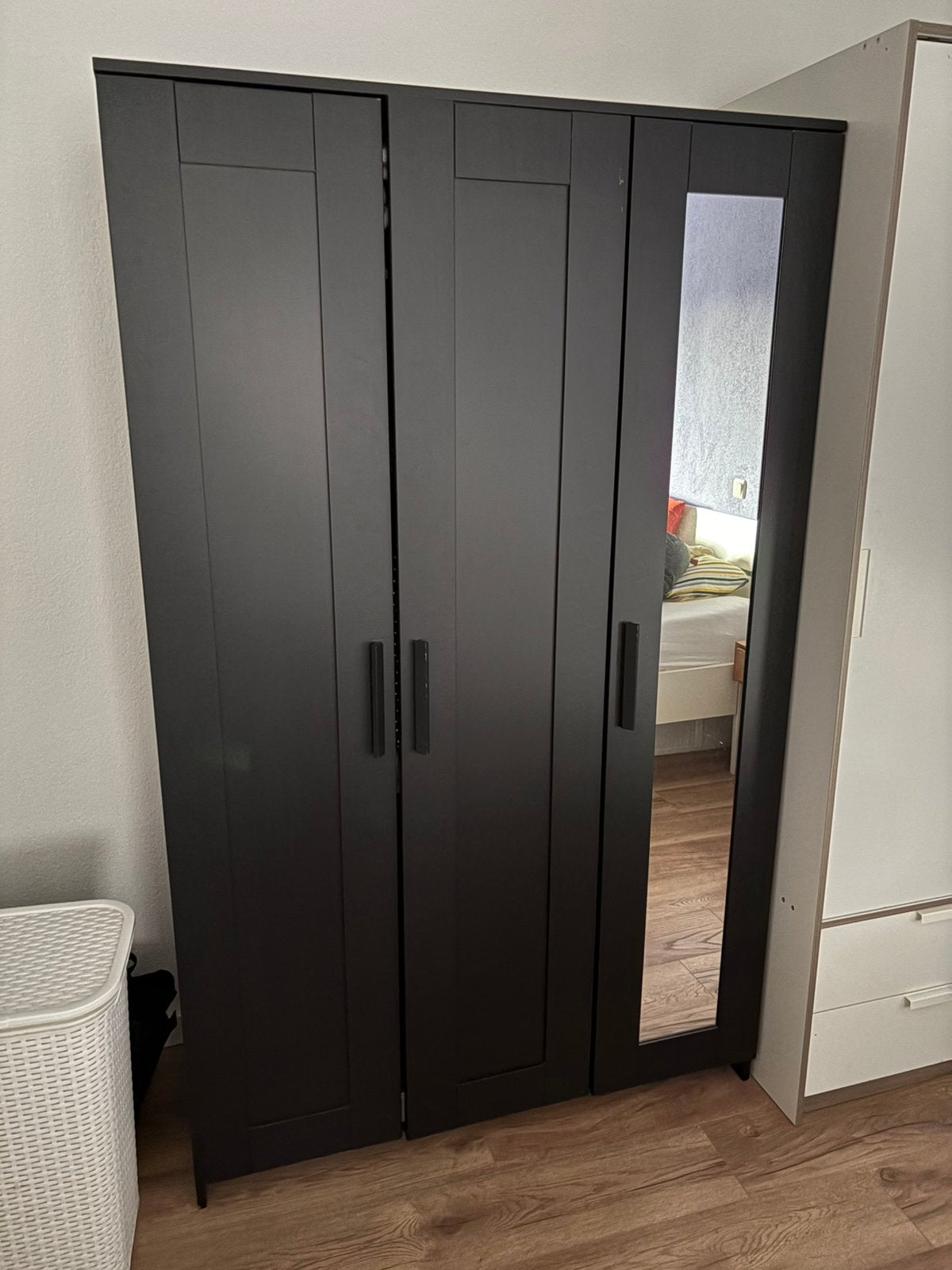 Brimnes 3 deur kledingkast, Huis en Inrichting, Ophalen, Met deur(en), Gebruikt, 100 tot 150 cm