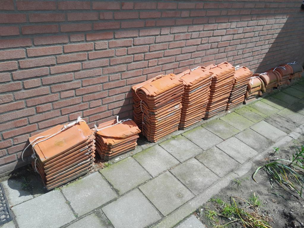 75 Hollandse dakpannen en 20 vorstpannen in goede staat, Doe-het-zelf en Verbouw, Dakpannen en Dakbedekking, Ophalen