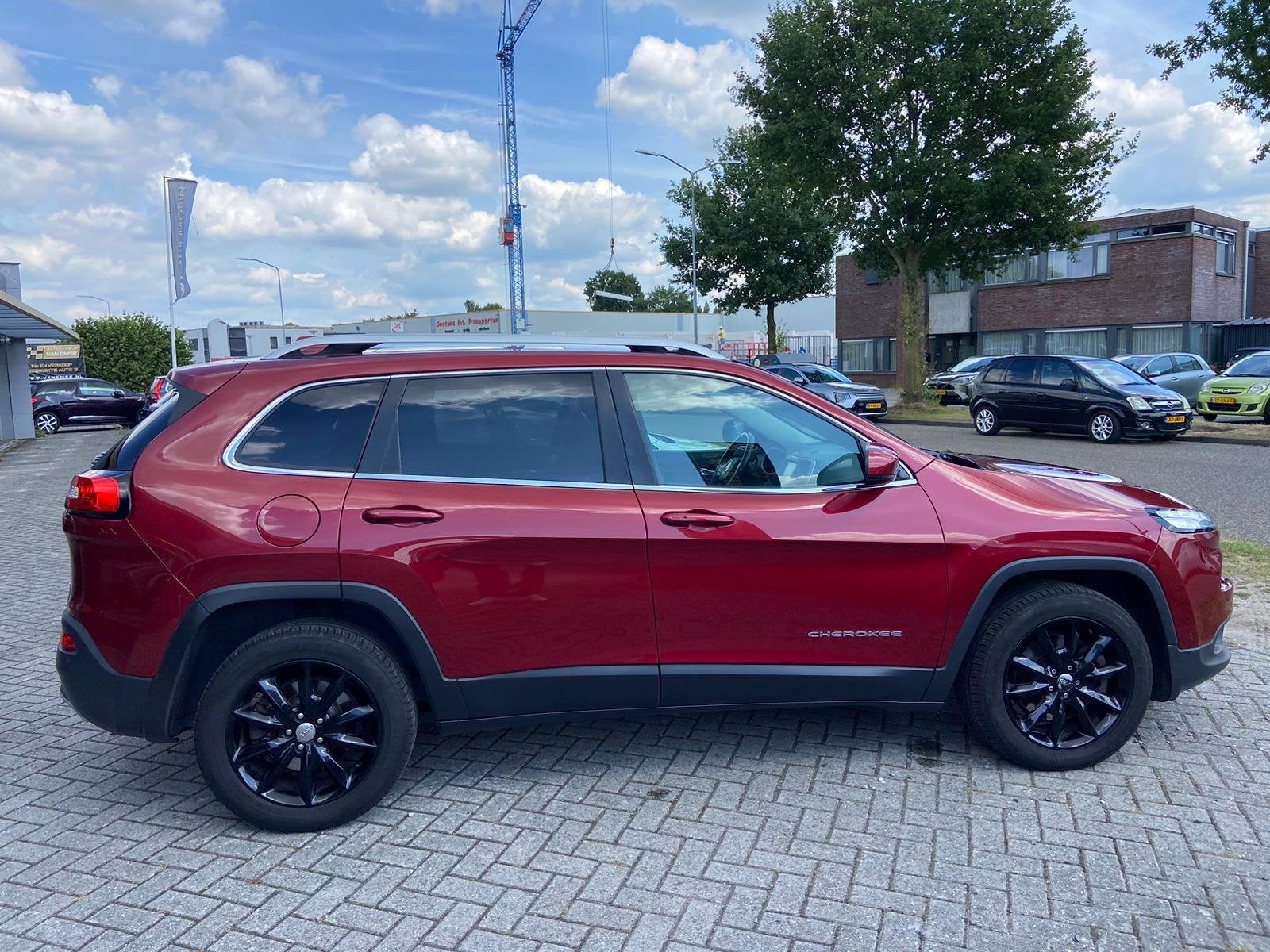 Jeep Cherokee 2.0 Limited 4WD, panodak, trekhaak, navi, crui, Automaat, Euro 5, 450 kg, 4 cilinders