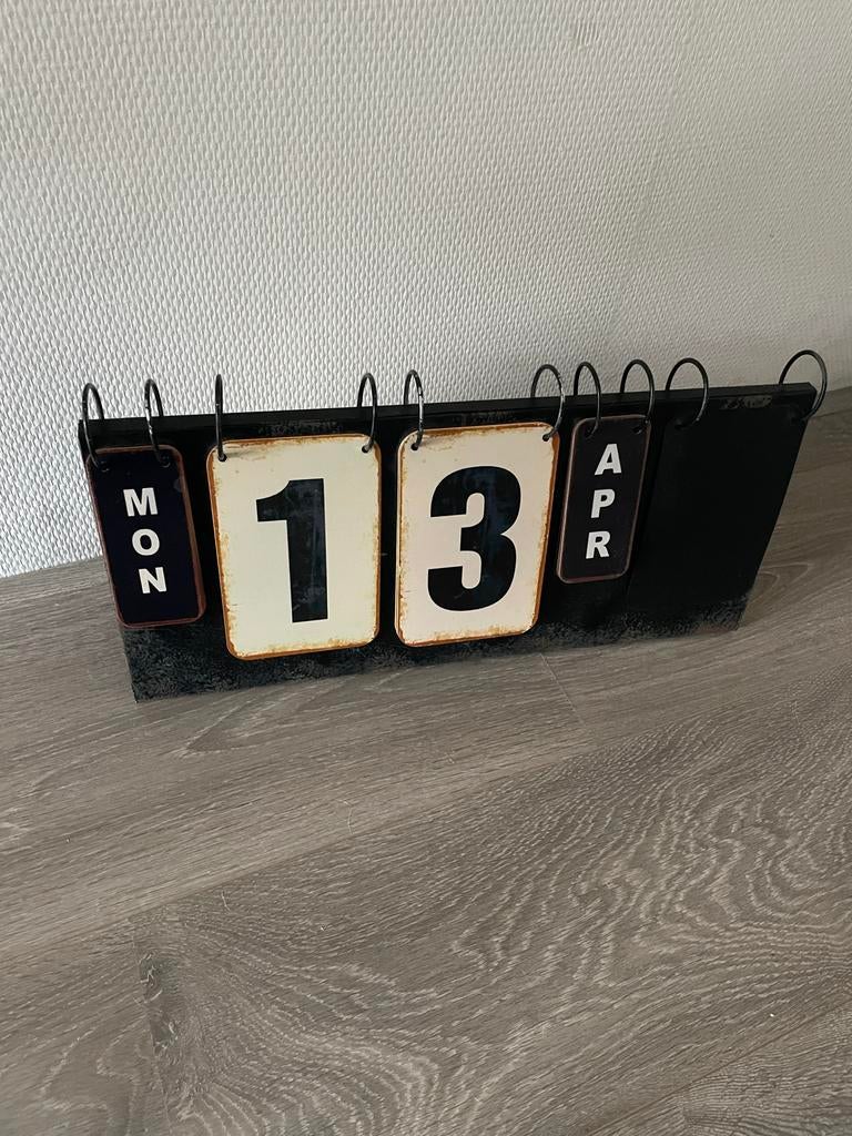 Kalender, Huis en Inrichting, Ophalen, Zwart, Zo goed als nieuw, Metaal