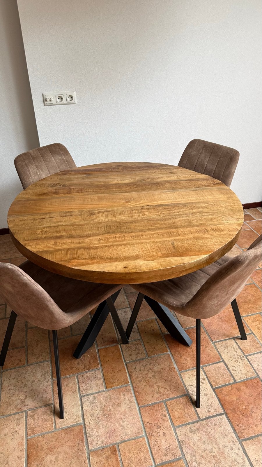 Ronde eettafel mangohout 120cm (zonder stoelen), Huis en Inrichting, Ophalen, Gebruikt, 100 tot 150 cm, Rond