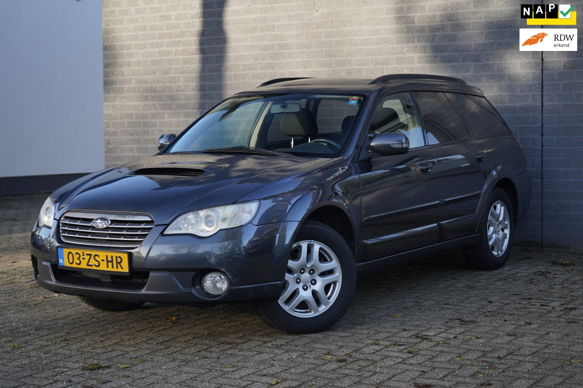 Subaru Outback 2.0D Comfort 4x4, Airco, Trekhaak, 4WD, NAP, Auto's, 1998 cc, Stof, Gebruikt, Zwart