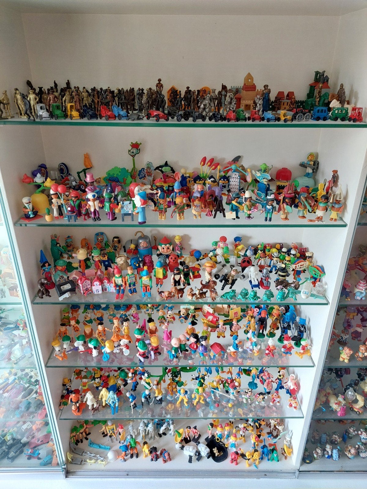 Grote collectie Kinder Surprise en andere kleine figuurtjes, Verzamelen, Verrassingseieren, Ophalen of Verzenden, Zo goed als nieuw