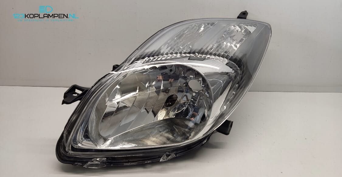 Toyota Yaris 2 Facelift koplamp links, Gebruikt, -, -, Ophalen of Verzenden