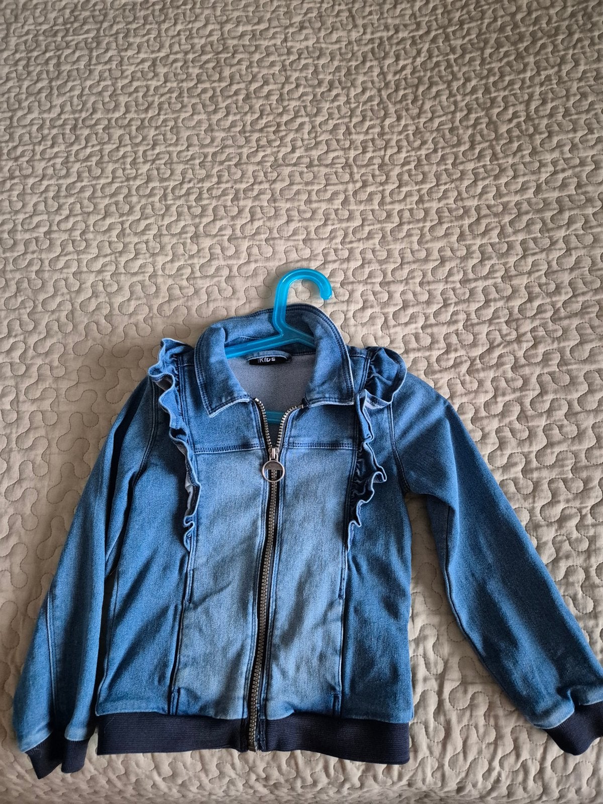 Europe Kids spijkerjasje maat 122 met ruches, Ophalen of Verzenden, Gebruikt, Meisje, Jas