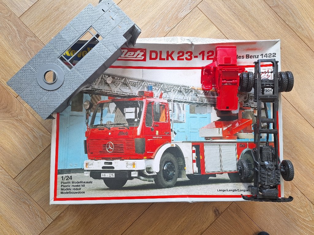 1:24 1/24 Revell Metz DLK 23-12 Mercedes Benz 1422, Revell, Groter dan 1:32, Ophalen of Verzenden, Zo goed als nieuw