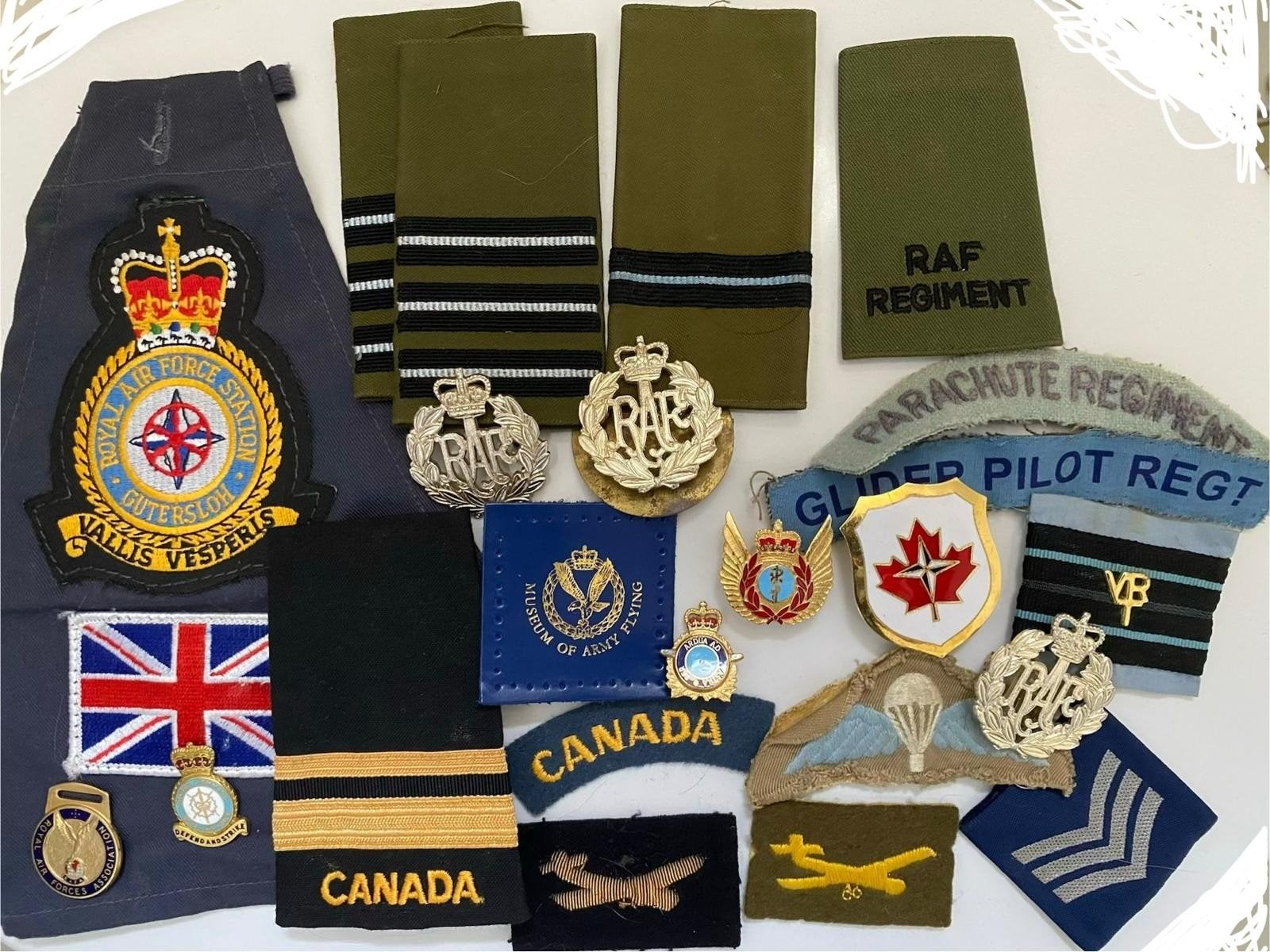 Engelse en Canadese luchtmachtemblemen., Verzamelen, Militaria | Algemeen, Ophalen of Verzenden, Landmacht, Engeland