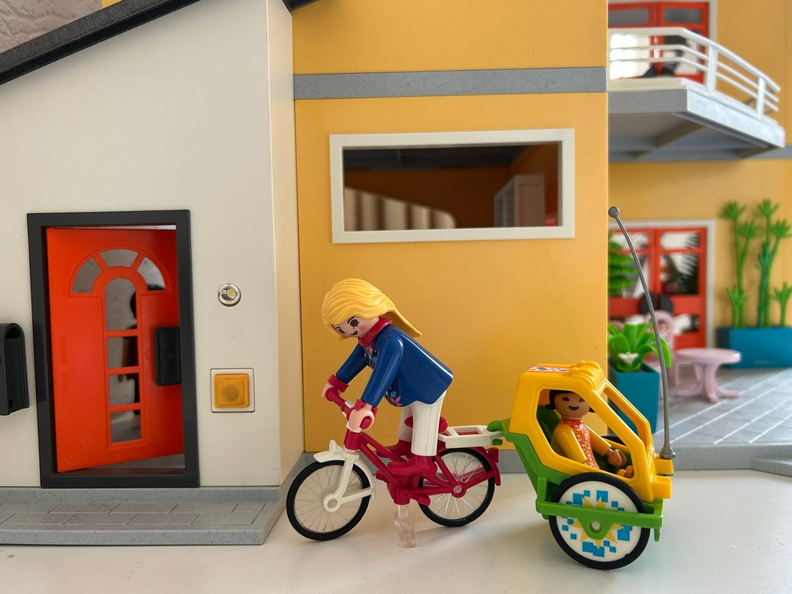 Foto 8 van PLAYMOBIL 9266.Modern Woonhuis met extra verdieping .