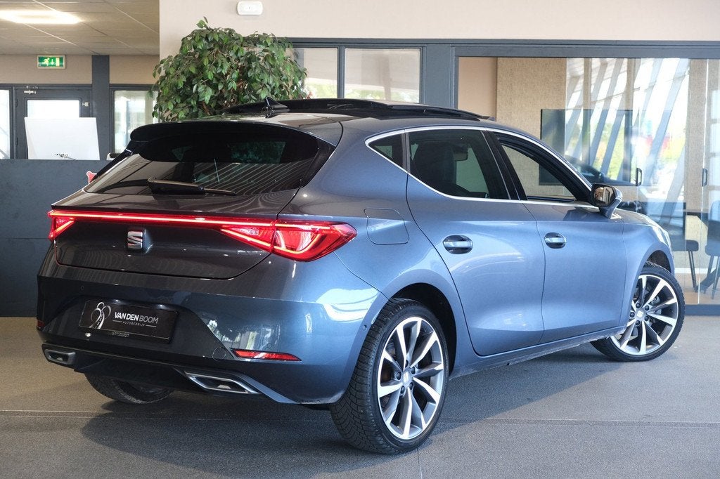 Seat Leon 1.4 TSI eHybrid PHEV FR 204PK Pano Led ACC Navi Vi, Auto's, Seat, Gebruikt, Leon, Leder en Stof, Grijs