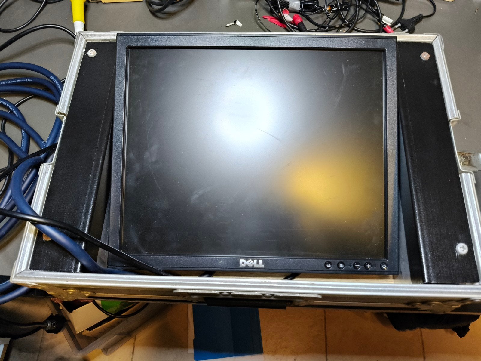 karaoke / songteksten monitor voor op podium in flightcase, Ophalen