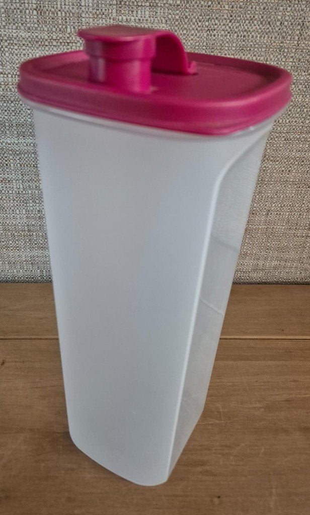 Tupperware Koelkastkan/Schenkkan 2L Transparant met rood, Met deksel, Overige typen, Ophalen of Verzenden, Zo goed als nieuw