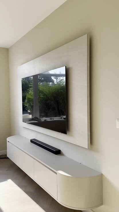 Gezocht iemand die mijn tv kan ophangen, Ophalen, 25 tot 50 cm, Minder dan 100 cm