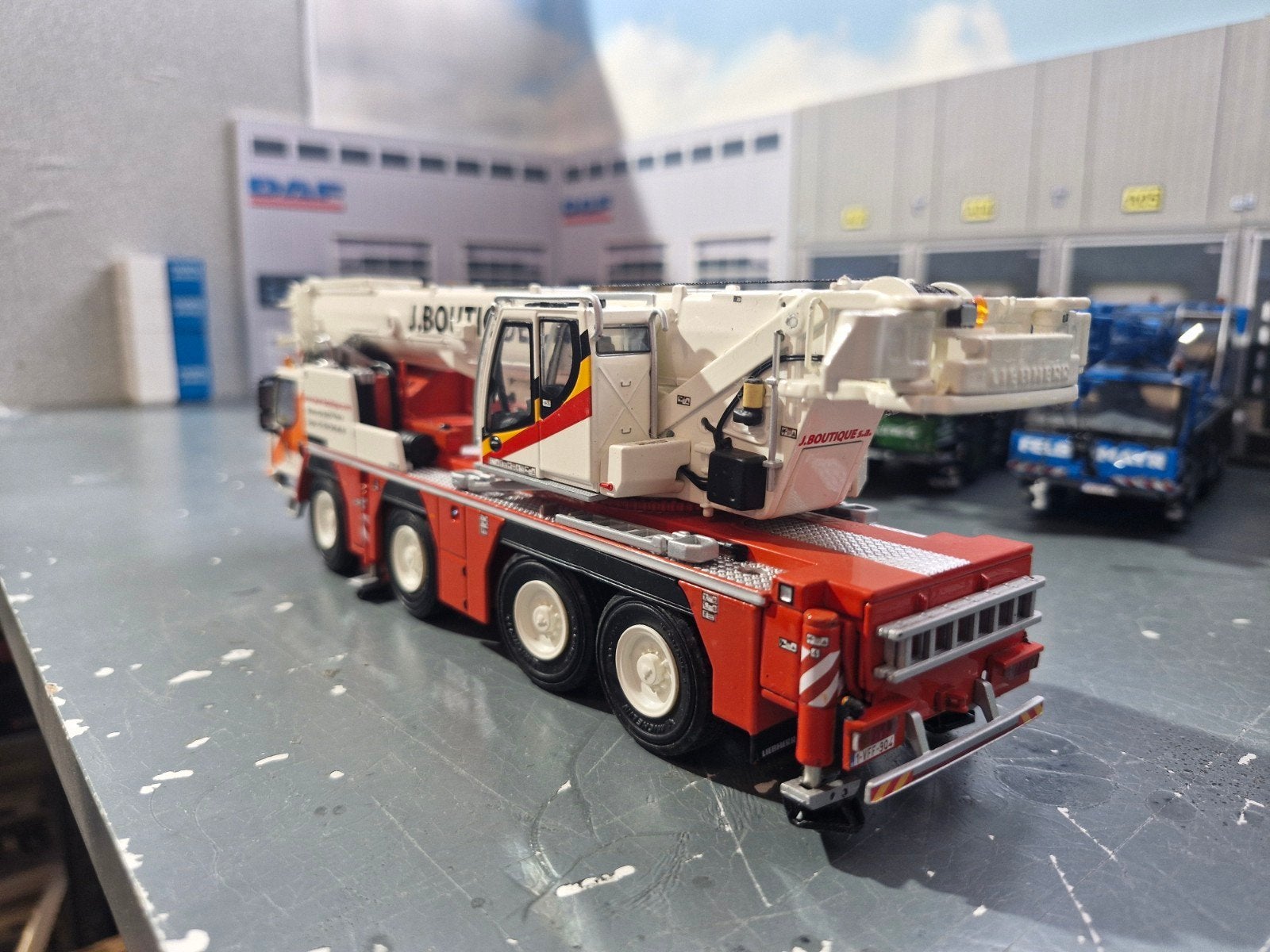 Liebherr ltm 1090 wsi  j.boutiques, Hobby en Vrije tijd, Modelauto's | 1:50, Ophalen of Verzenden, Zo goed als nieuw, Hijskraan, Tractor of Landbouw