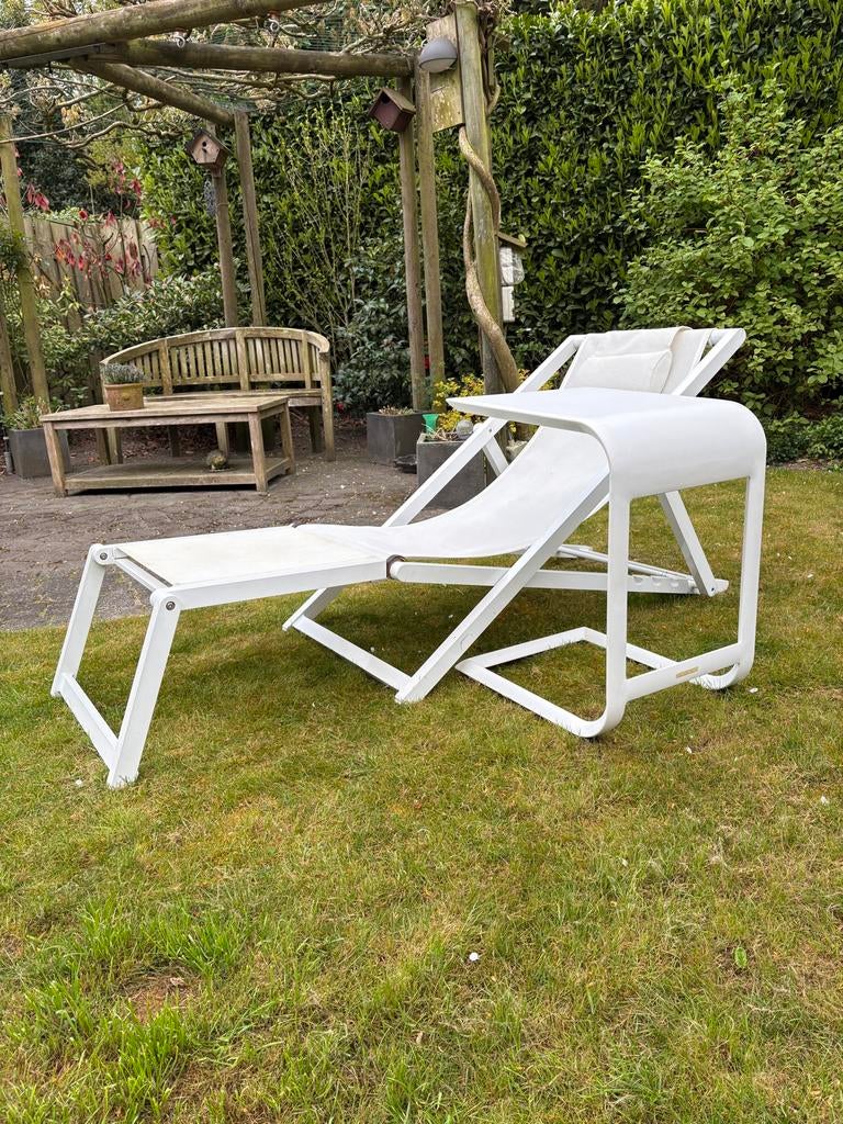 Witte verstelbare ligstoel JARDINICO met bijzettafel, Tuin en Terras, Ligbedden, Ophalen, Gebruikt, Metaal, Verstelbaar