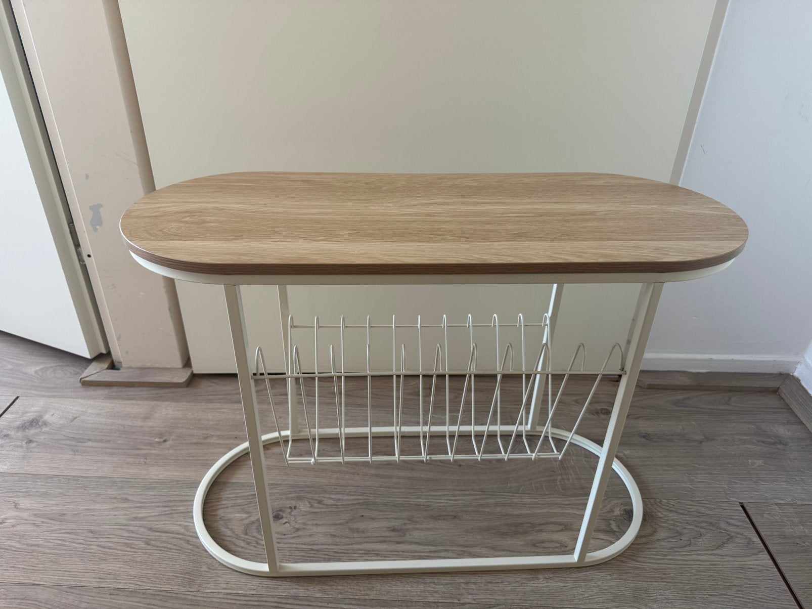Bijzettafel krant tijdschrift 80 cm breed bezorgen mogelijk, Ophalen of Verzenden, Zo goed als nieuw