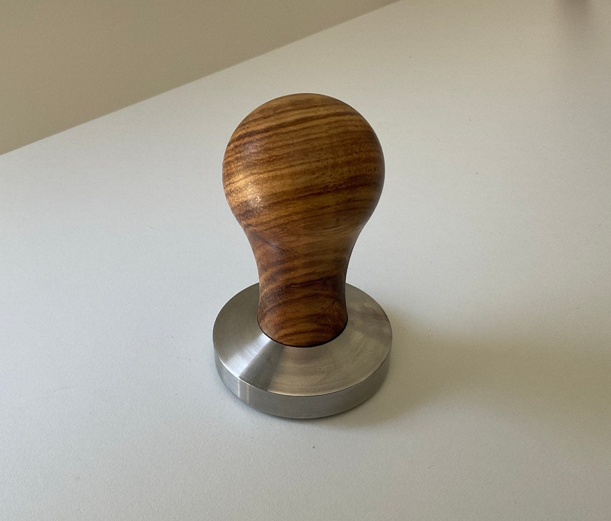 Espresso Tamper met Beli-houten handvat (58mm, convex), Verzenden, Zo goed als nieuw, Overige modellen, Gemalen koffie