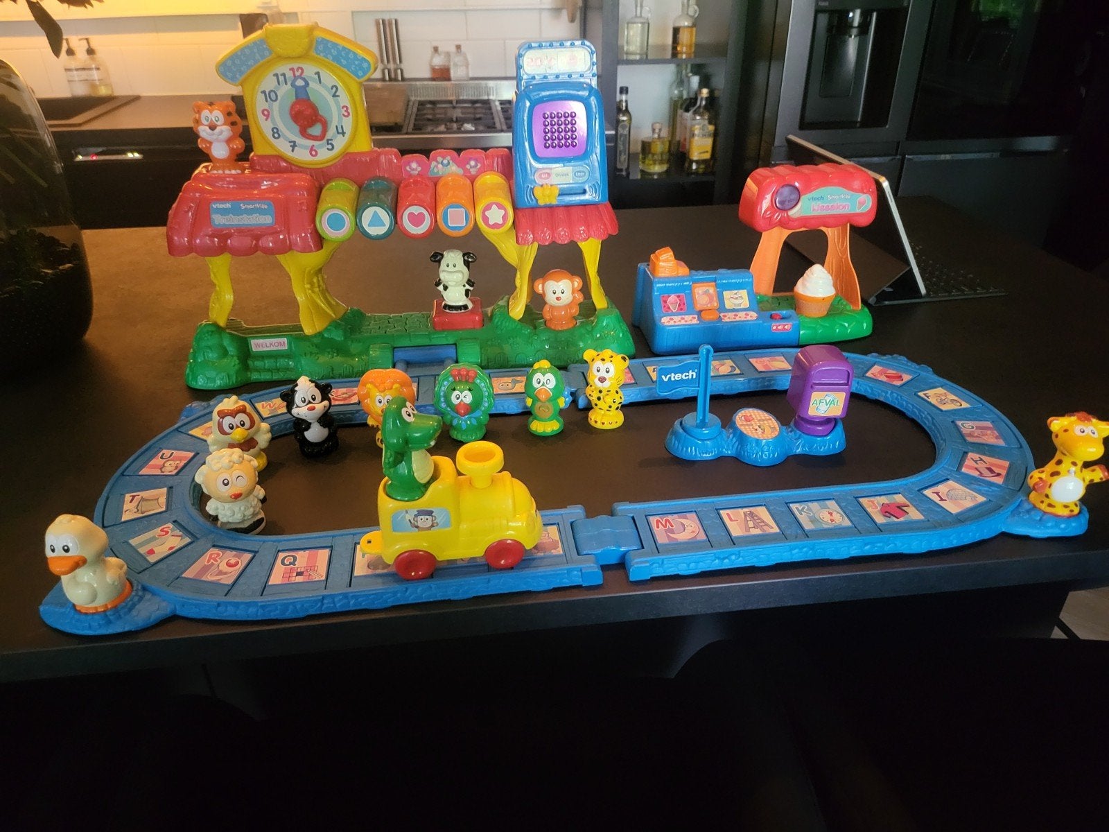 Vtech SmartVille Treinstation & IJssalon met geluid, Ophalen of Verzenden, Zo goed als nieuw, Met geluid