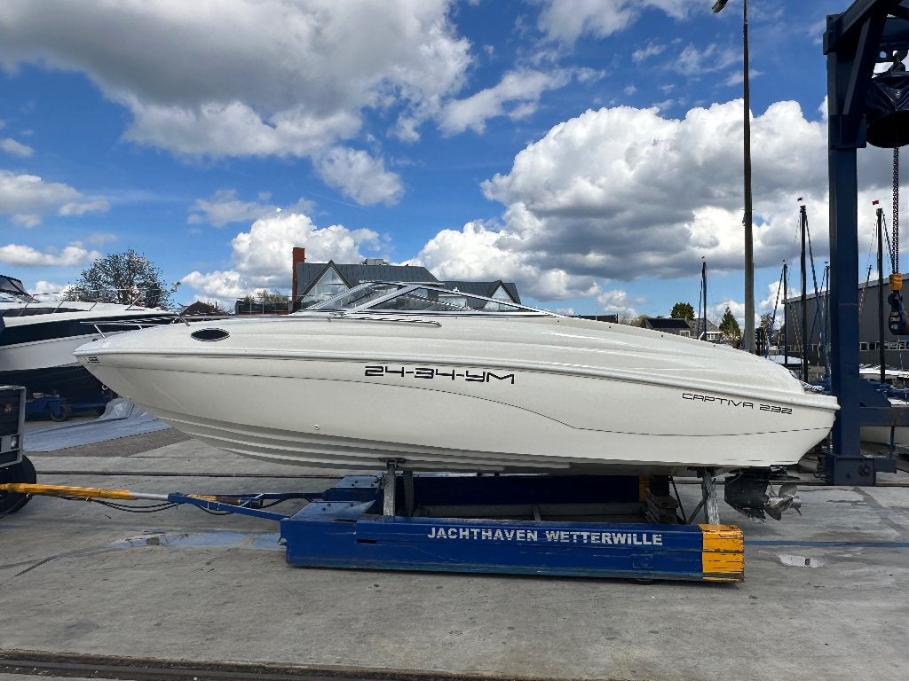 Rinker Captiva 232 Cuddy V8 7.4 MPI Bravo 3 Duo Prop, Ophalen, Overige merken, Gebruikt, Binnenboordmotor