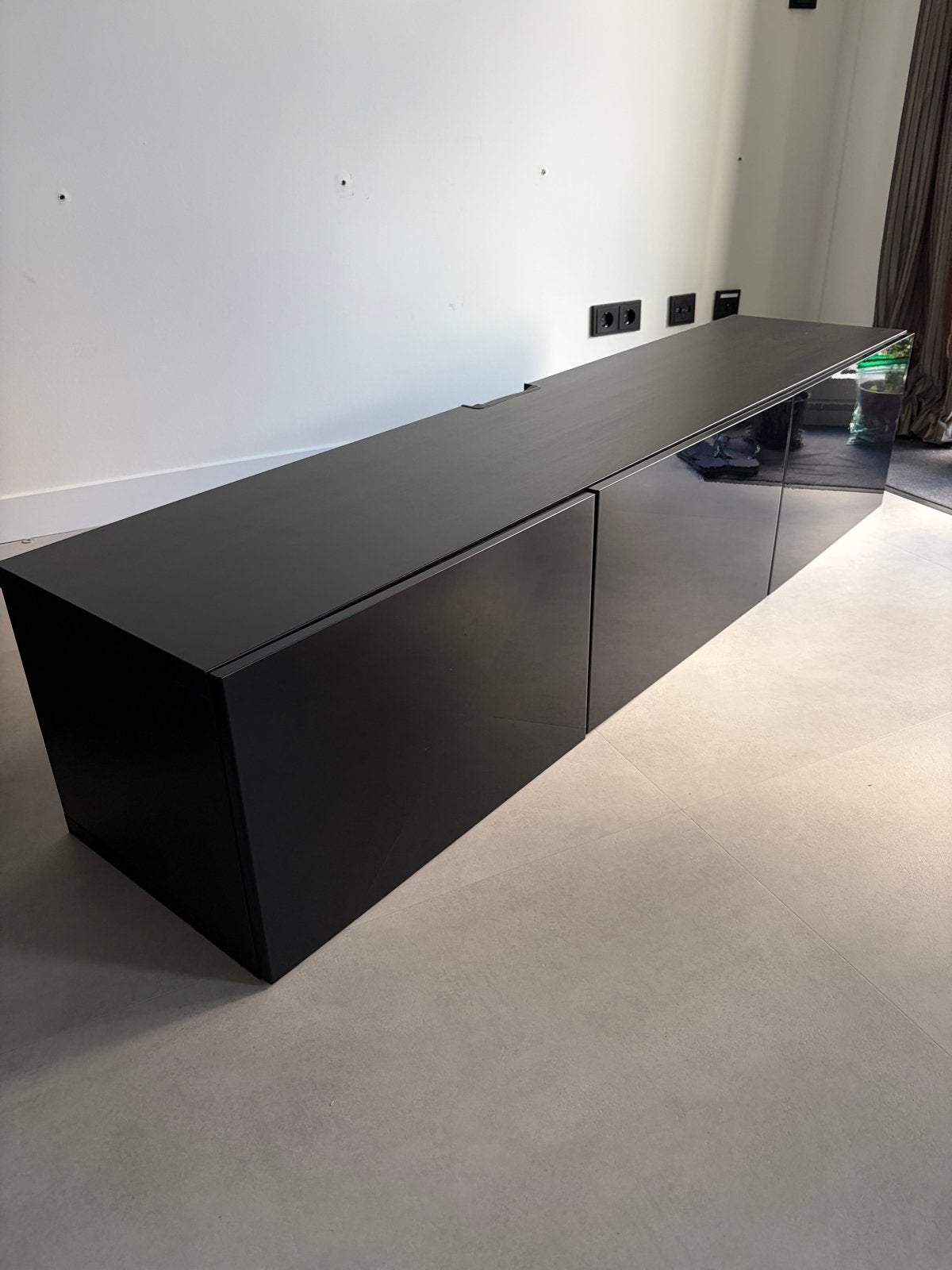 IKEA BESTÅ TV-meubel met deuren, hoogglans zwart, Ophalen, 150 tot 200 cm, Zo goed als nieuw, Minder dan 100 cm