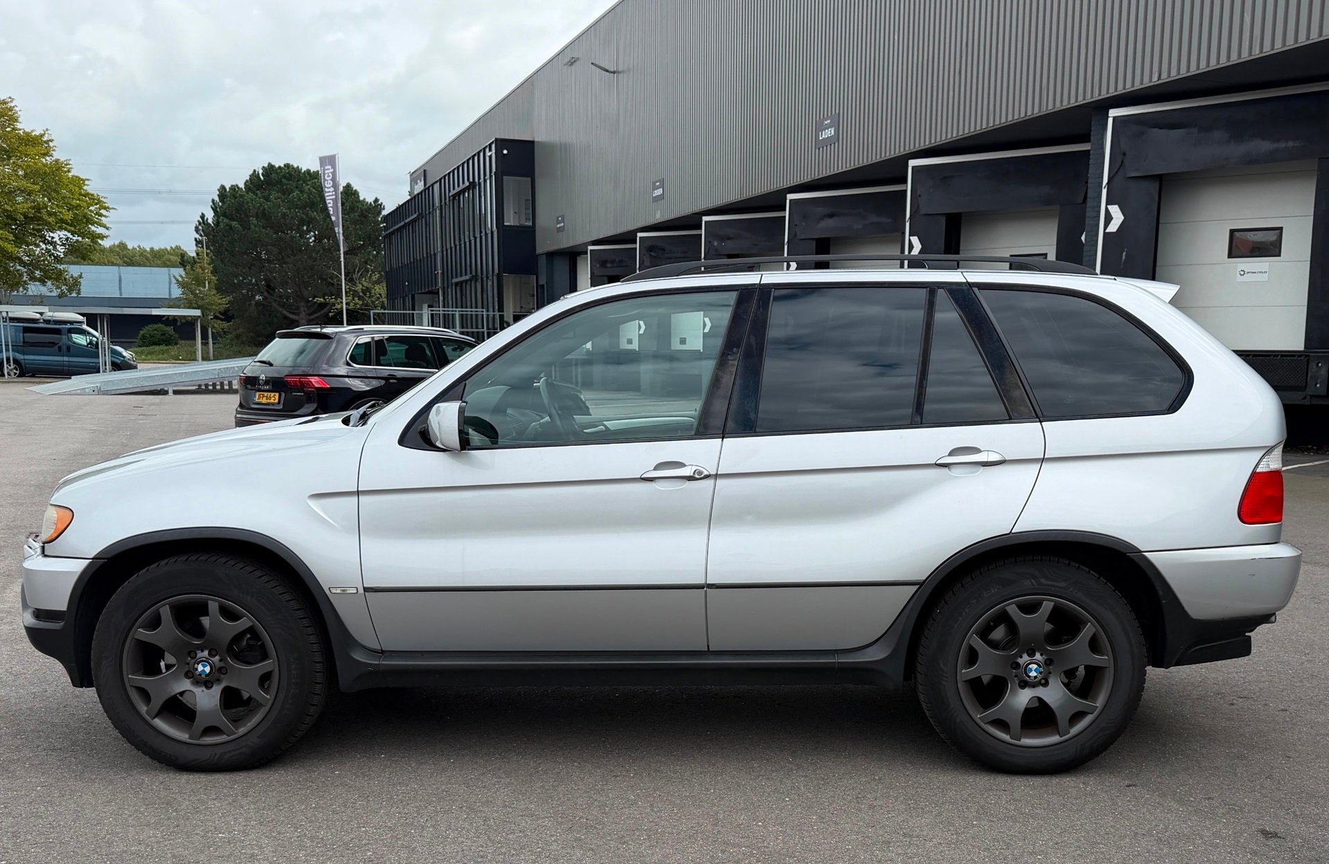 BMW X5 4.4i Executive SCHUIFDAK/LEDER/MEMORY/XENON/CRUISE, Auto's, Automaat, Gebruikt, 138 €/maand, 2080 kg