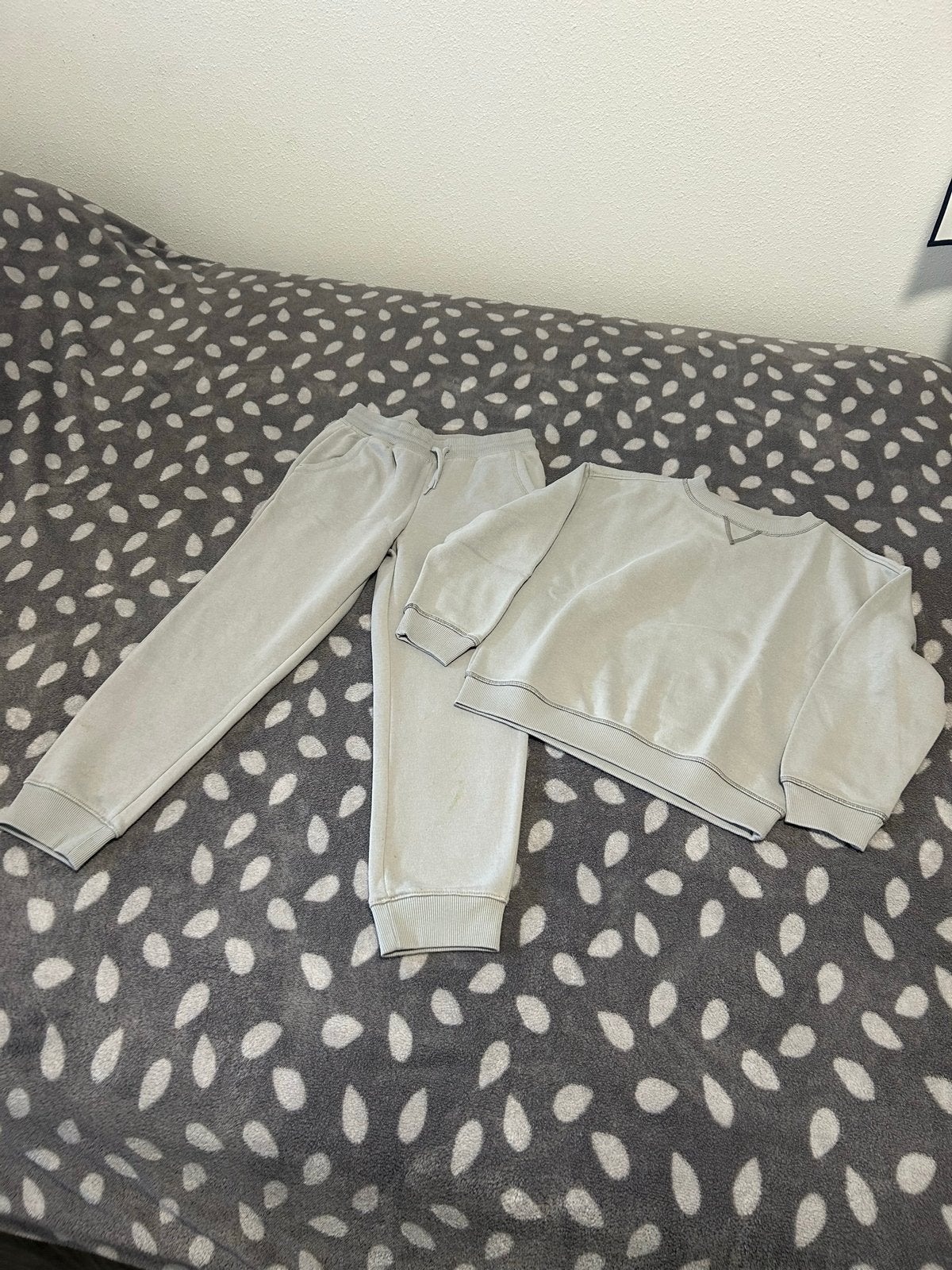 Comfortabele lichtgrijze jogging set, Ophalen of Verzenden, Gebruikt, Jongen of Meisje, Setje