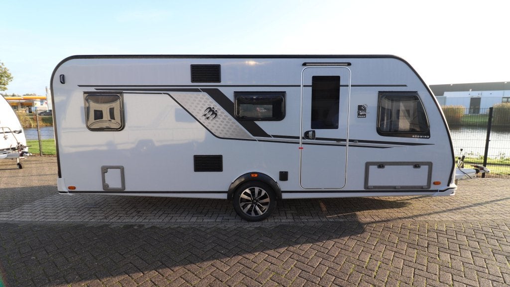 Knaus Sudwind Black Selection 580 QS bJ. 2027 / 3-STAPELBED, Caravans en Kamperen, Bedrijf, 6 tot 7 meter, Knaus, Tot en met 6