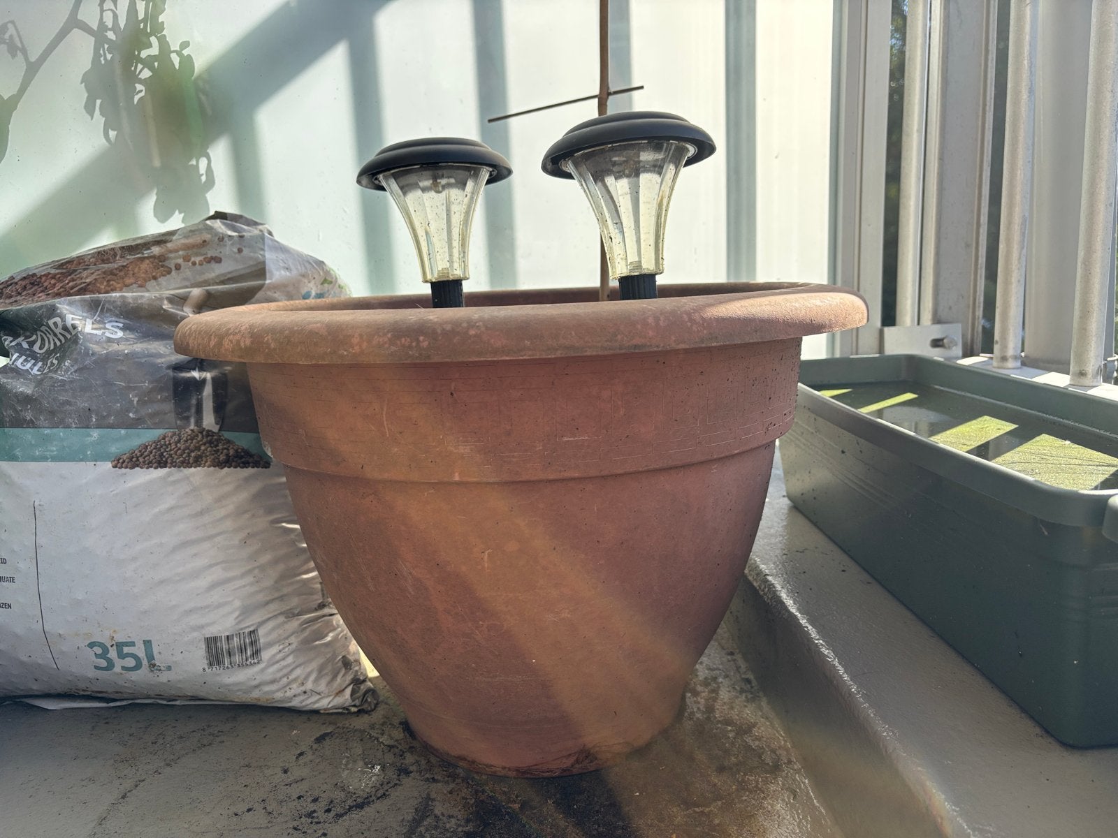 Grote Terracotta bloempot van stevig plastic, Ophalen, Gebruikt, 40 cm of meer, Rond