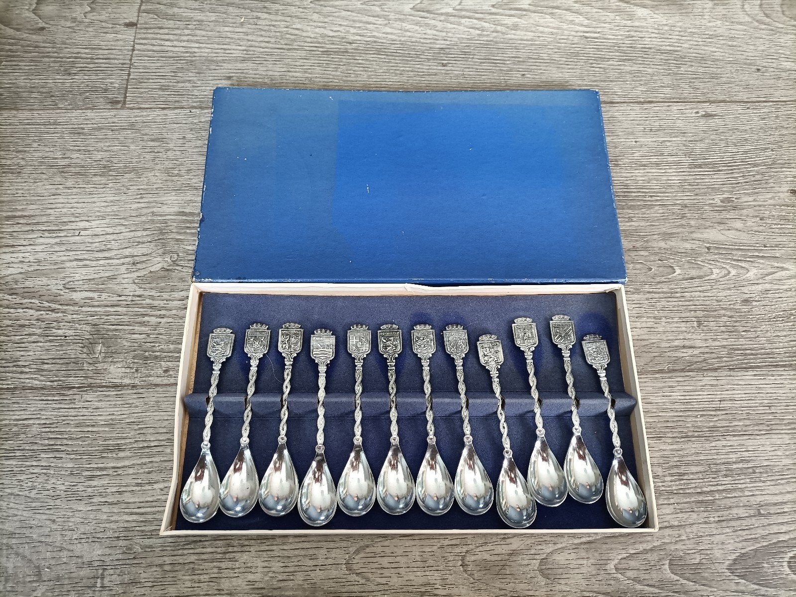 ❇️retro doos theelepels: 12 provincies❇️, Verzamelen, Retro, Verzenden, Huis en Inrichting