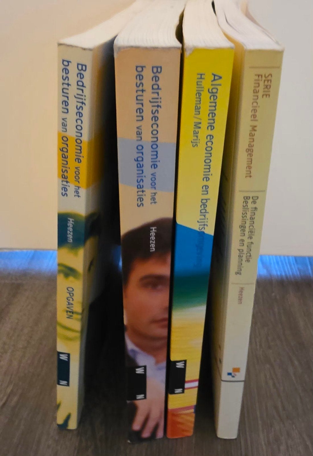 Bedrijfseconomie & Financieel Management - 4 boeken, Boeken, Ophalen of Verzenden, Beta, Gelezen, HBO