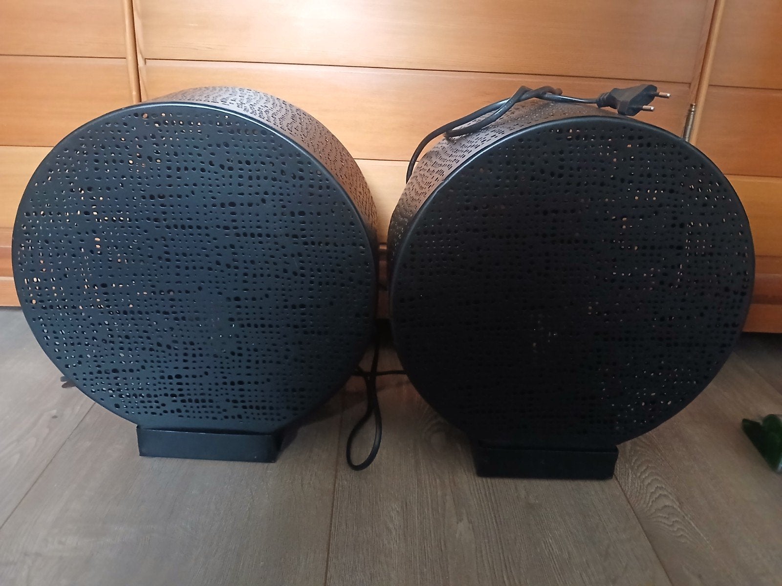 Riverdale lampen 2 stuks - Zwart metaal met gaatjespatroon, Ophalen of Verzenden, Zwart, Metaal, Riverdale