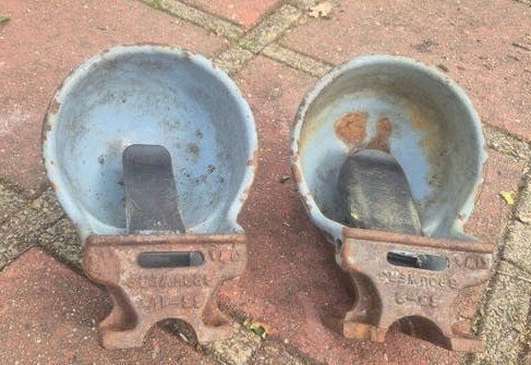 2x Vintage Gietijzeren Drinkbakken / Unieke Bloembakken, Ophalen, Overige materialen, Gebruikt, Rond