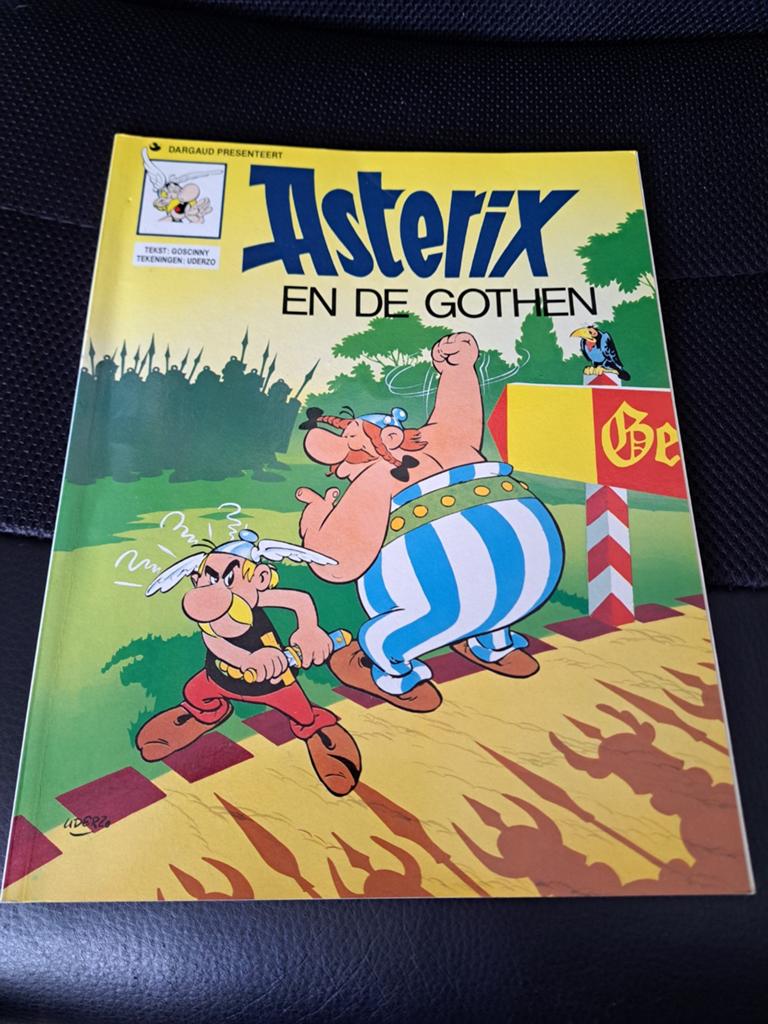 Asterix en de Gothen & Asterix en de Ronde van Gallia, Boeken, Meerdere stripboeken, Ophalen of Verzenden, Zo goed als nieuw, René Goscinny en Albert Uderzo